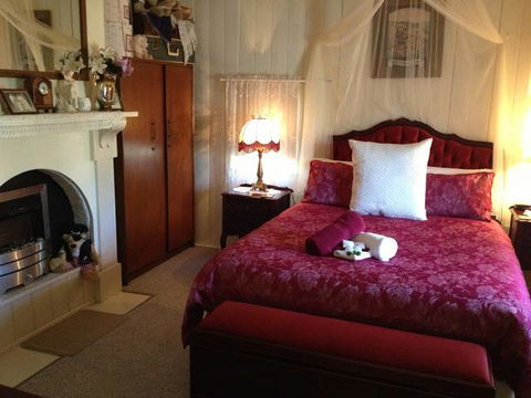 Tenterfield Luxury Historic C1895 Cottage - Accommodation 4U 1