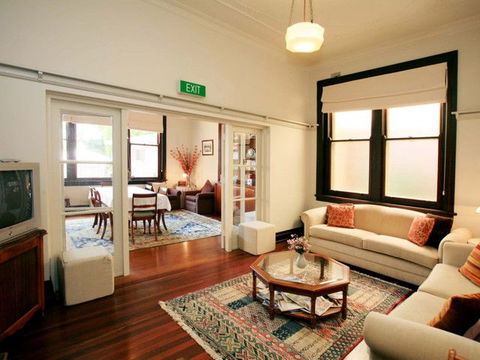 The Bank Guesthouse - Accommodation 4U 2