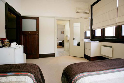 The Bank Guesthouse - Accommodation 4U 5