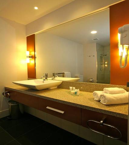 The Colmslie Hotel Suites & Conference Centre - Accommodation 4U 1
