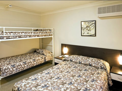 Wesley Lodge - Accommodation 4U 2