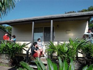Canton Beach Waterfront Tourist Park - Accommodation 4U 0
