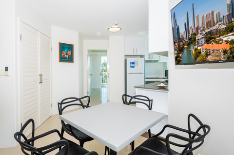 The Emerald Surfers Paradise - Accommodation 4U 10