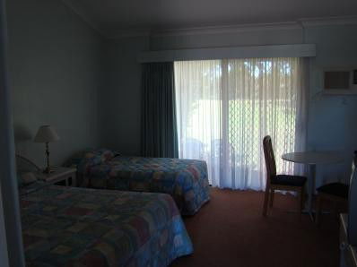 Airlie House Motor Inn - Accommodation 4U 2
