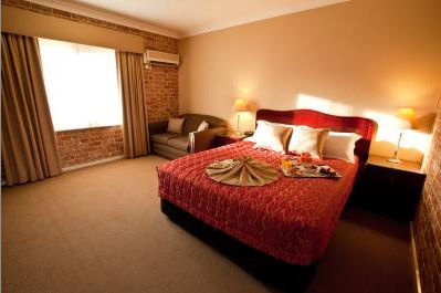 Endeavour Court Motor Inn - Accommodation 4U 1