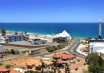 Lighthouse Beach Resort - Accommodation 4U 2