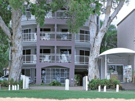 Coral Horizons Beachfront Apartments - Accommodation 4U