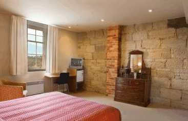 Customs House Waterfront Hotel - Accommodation 4U