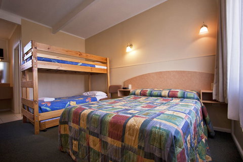Parkville Motel - Accommodation 4U 1