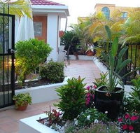 Shaz Maisons Beachside Holiday Apartments - Accommodation 4U