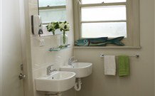 Elm & Wren - Accommodation 4U 5