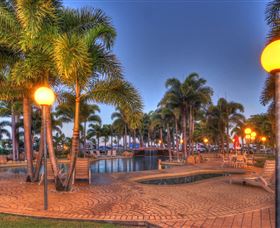 Rollingstone Beach Front Resort - Accommodation 4U 0