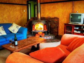 M.J Yurts Ballandean - Accommodation 4U 1