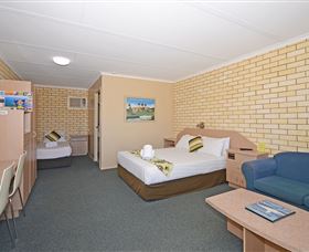 Econo Lodge Fraser Gateway - Accommodation 4U 1