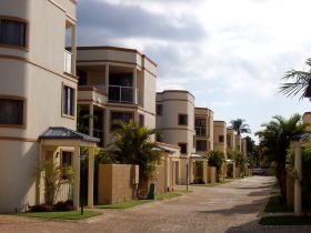 The Grange Resort Hervey Bay - Accommodation 4U 2