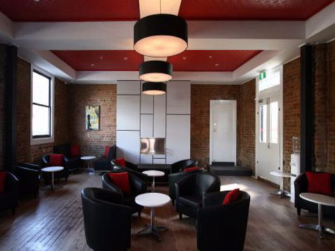Cow And Calf Hotel - Accommodation 4U 2