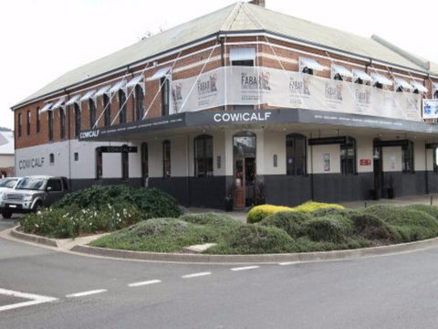 Cow And Calf Hotel - Accommodation 4U 0