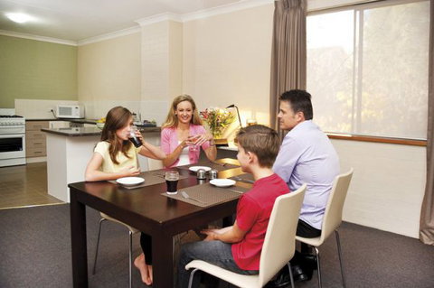 Oxley Court Apartments - Accommodation 4U 0