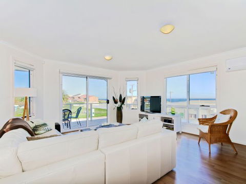 Century 21 SouthCoast: Moana Blue - Accommodation 4U 10