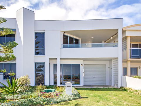 Century 21 SouthCoast: Moana Blue - Accommodation 4U 12