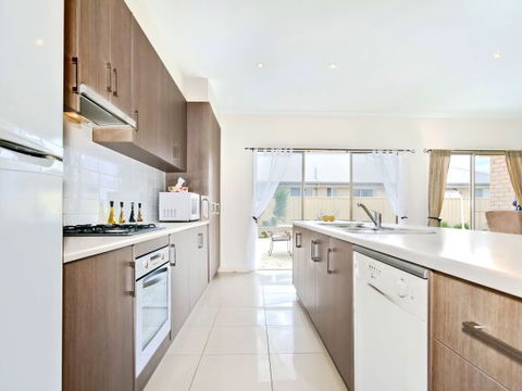 Century 21 SouthCoast: Moana Blue - Accommodation 4U 26