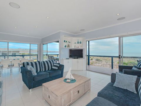 Century 21 SouthCoast: Moana Blue - Accommodation 4U 43