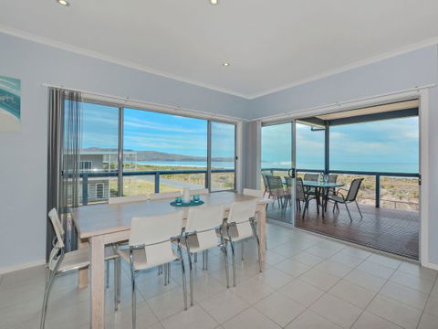 Century 21 SouthCoast: Moana Blue - Accommodation 4U 44