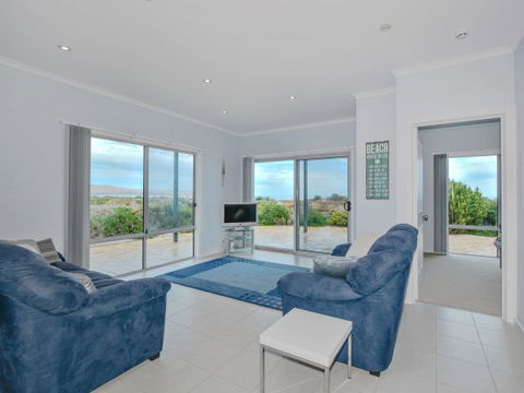 Century 21 SouthCoast: Moana Blue - Accommodation 4U 45