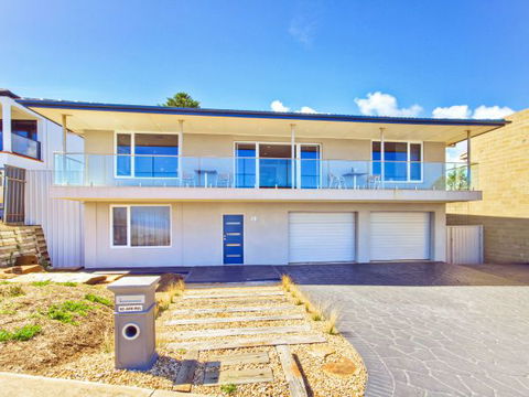 Century 21 SouthCoast: Moana Blue - Accommodation 4U 48
