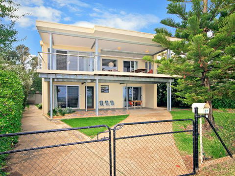 Century 21 SouthCoast: Moana Blue - Accommodation 4U 71