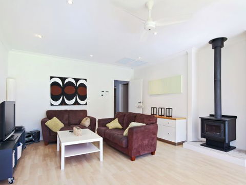 Century 21 SouthCoast: Moana Blue - Accommodation 4U 87