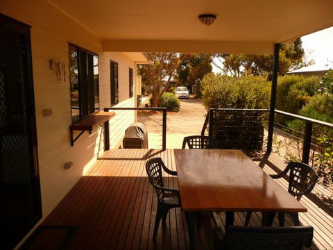 Manyana - Accommodation 4U 3