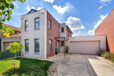 Phoenix House - Ballarat Townhouses - Accommodation 4U 0