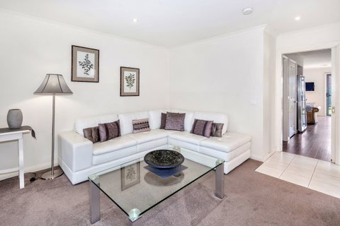 Phoenix House - Ballarat Townhouses - Accommodation 4U 1