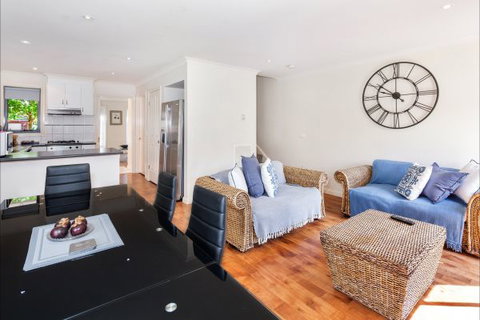 Phoenix House - Ballarat Townhouses - Accommodation 4U 2