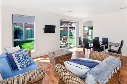Phoenix House - Ballarat Townhouses - Accommodation 4U 3