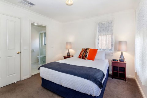 Phoenix House - Ballarat Townhouses - Accommodation 4U 4