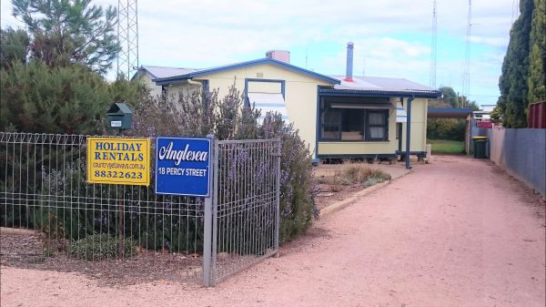 Tickera SA Accommodation 4U