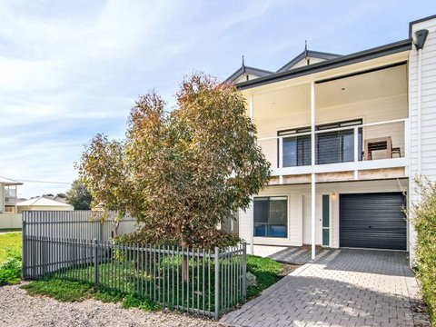 Century 21 SouthCoast: Bayside - Accommodation 4U 1