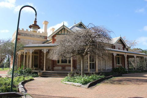 Cockburn House - Accommodation 4U 1
