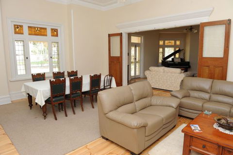 Cockburn House - Accommodation 4U 2