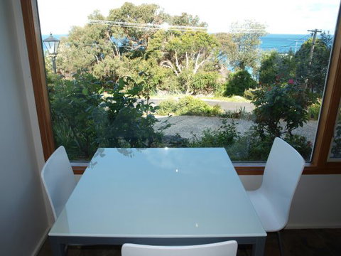 Beach Views Lorne - Accommodation 4U 3