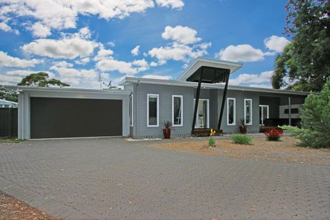Poolside - Accommodation 4U 0