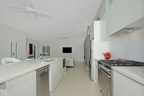 Poolside - Accommodation 4U 2