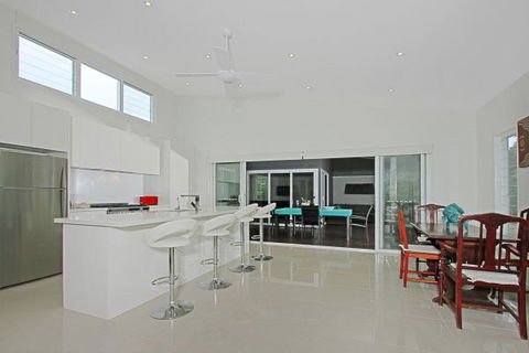 Poolside - Accommodation 4U 3