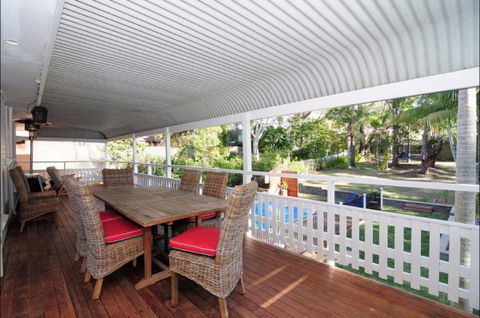 Poolside - Accommodation 4U 7