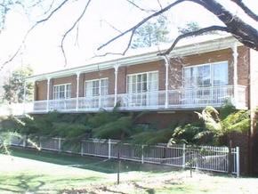 Barrasss John Bright Motor Inn - Accommodation 4U 1