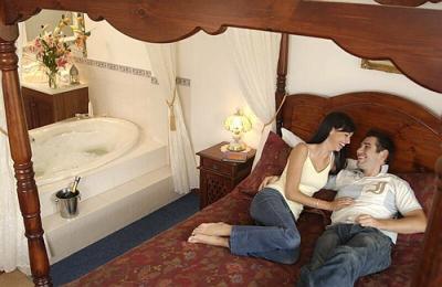 Wine & Roses Bed & Breakfast - Accommodation 4U 5