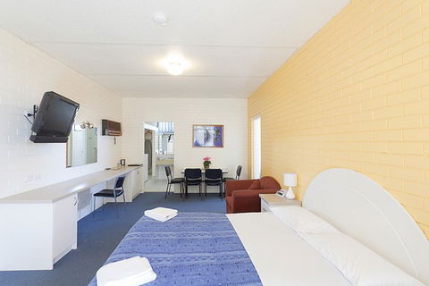 Statesman Motor Inn - Accommodation 4U 1