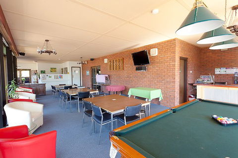 Statesman Motor Inn - Accommodation 4U 3